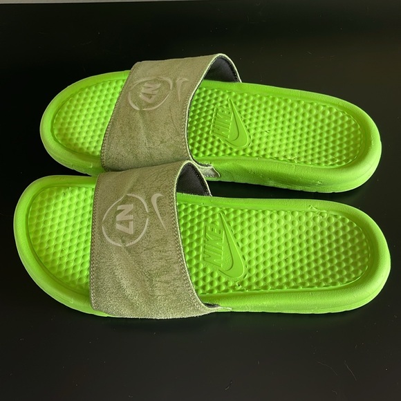 Nike Slides - Picture 4 of 11